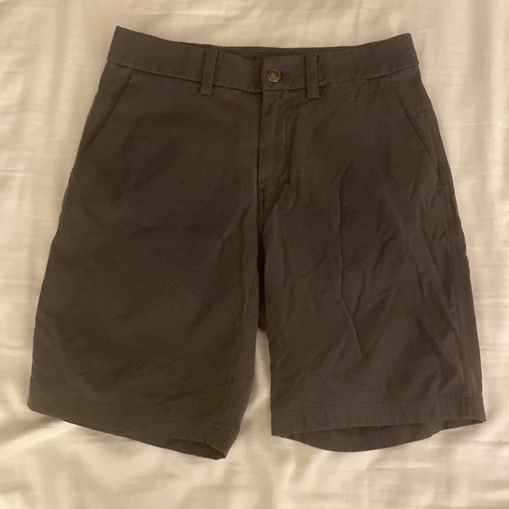 Men’s lulu lemon khaki shorts